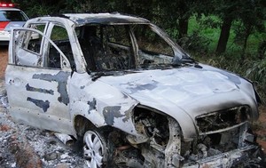 Veículo Tucson roubado foi encontrado queimado (foto: Descalvado Agora) -