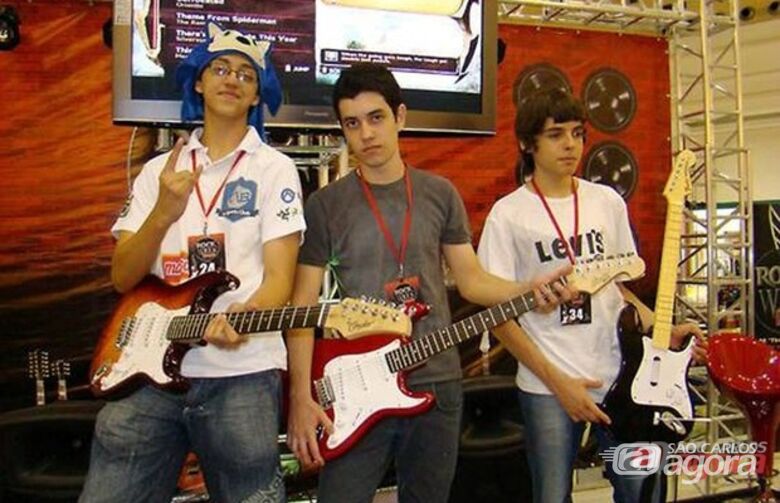 (foto divulgação) Da esquerda para a direita 1º. Lugar Lucas Gomes Silva (Lucky Sonic) – 2º. Lugar Gabriel Mota Lima (GH Monster) e 3º. Lugar Rafael Picoli Xavier. - 