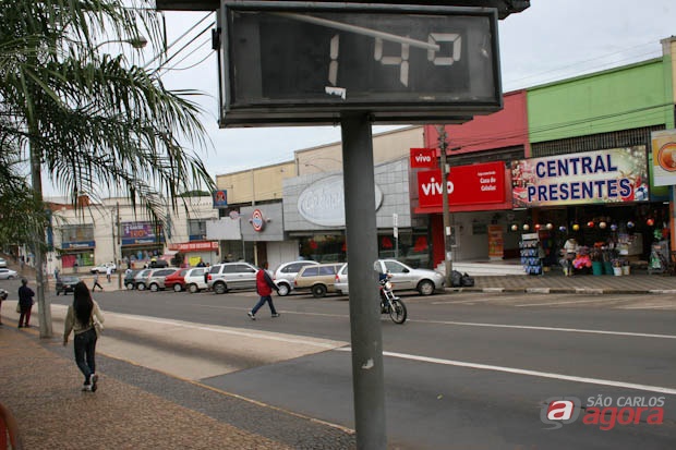 Termômetro na baixada do Mercado Municipal marcando 14º na manhã de hoje -