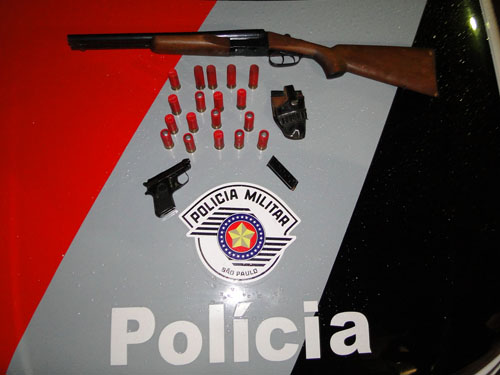 Armas e munições apreendidas com o acusado. Foto: Descalvado Agora -