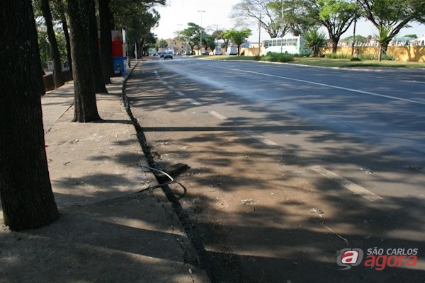 Kombi que vendia coco e caldo de cana foi recolhida pelos fiscais (Foto: leonardo Abbt/SCA) -
