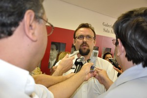 Novo secretário da saúde concede entrevista à imprensa. -