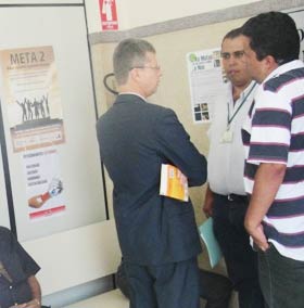 Fiscais da Prefeitura Municipal reunidos no Fórum da cidade. -