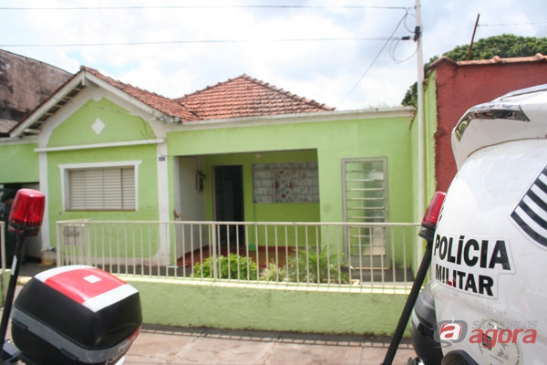 Veículo com suspeita de adulteração foi encontrado em residência na Vila Lutfala. -