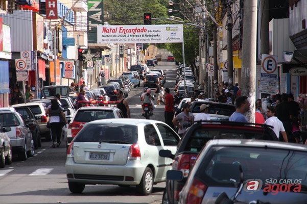 Ruas congestionadas e consumidores lotaram as lojas do Centro neste sábado (24). Foto: Daniel Dias/SCA -