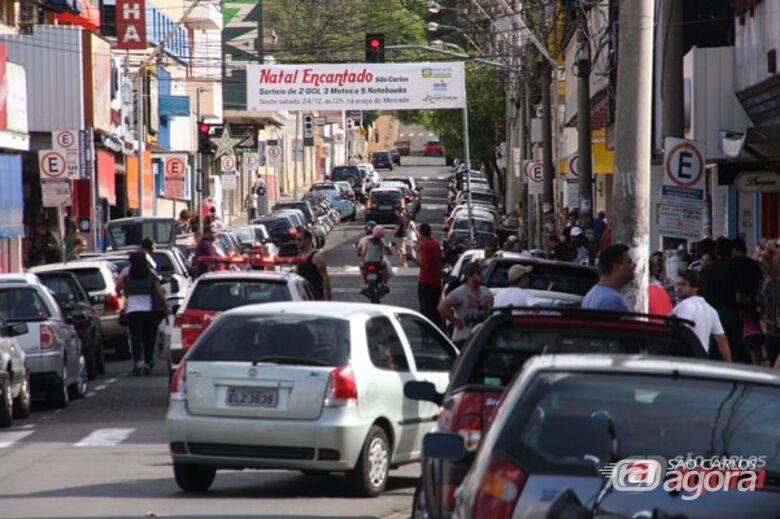 Ruas congestionadas e consumidores lotaram as lojas do Centro neste sábado (24). Foto: Daniel Dias/SCA - 