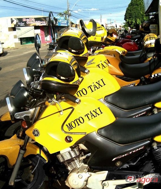 Algumas cidades que regulamentaram o serviço, adotram uma cor padrão para as motocicletas. (Imagem da Internet) -