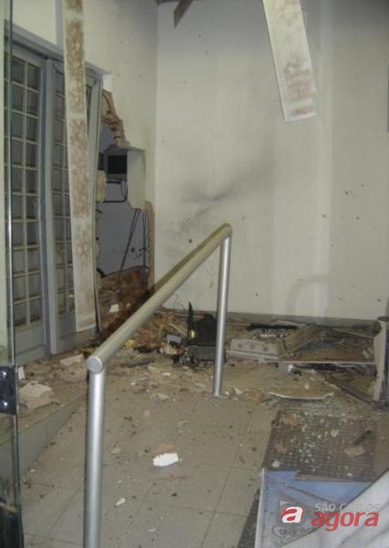 Estragos na agência do Bradesco. (Foto: Araraquara.com) -