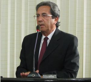 Dr. Normando Lima durante sessão na Câmara Municipal de São Carlos. (Foto: Tiago da Mata / SCA) -