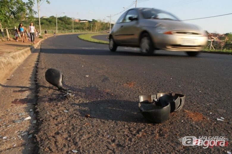 Araraquara: Motociclista morre ao bater em poste no Jardim Adalberto Roxo. (Foto: Araraquara.com) - 