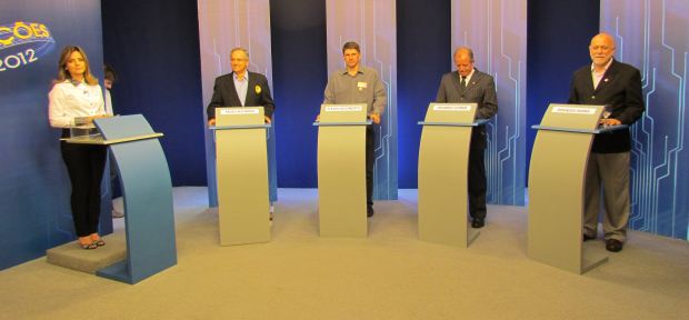 Paulo Altomani (PSDB), Flávio Lazzarotto (PSOL), Eduardo Cotrim (PMDB) e Oswaldo Barba (PT) em debate realizado pela EPTV São Carlos (Foto: Tiago da Mata / SCA) -