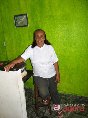 Mulher reencontra irmãos após 43 anos (foto Milton Rogério) -