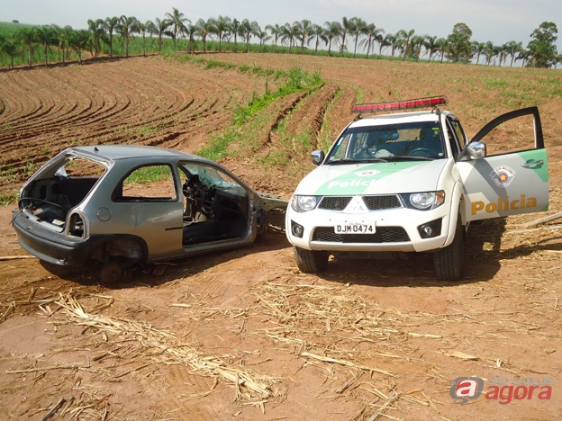 Polícia Ambiental apreende carro depenado em Rio Claro. (Foto colaboração: Canal Rio Claro) -