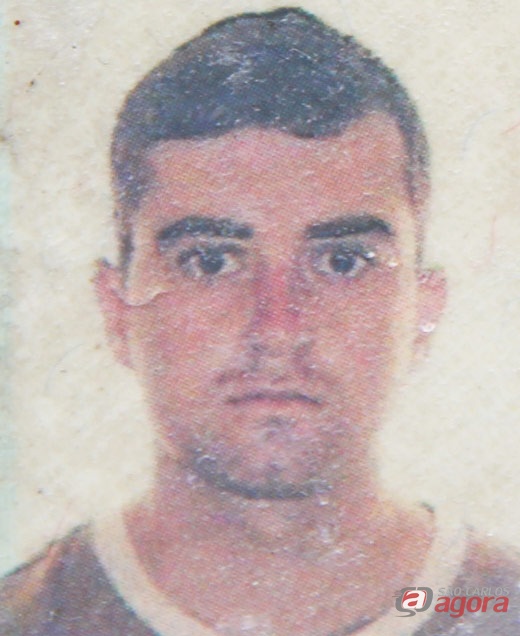 Corpo de Leonardo Pompeu foi localizado na manhã de hoje. (foto Mauricio Duch). -