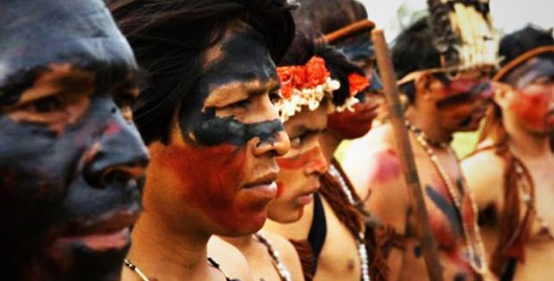 Manifestação contra o genocídio/etnocídio dos índios ...