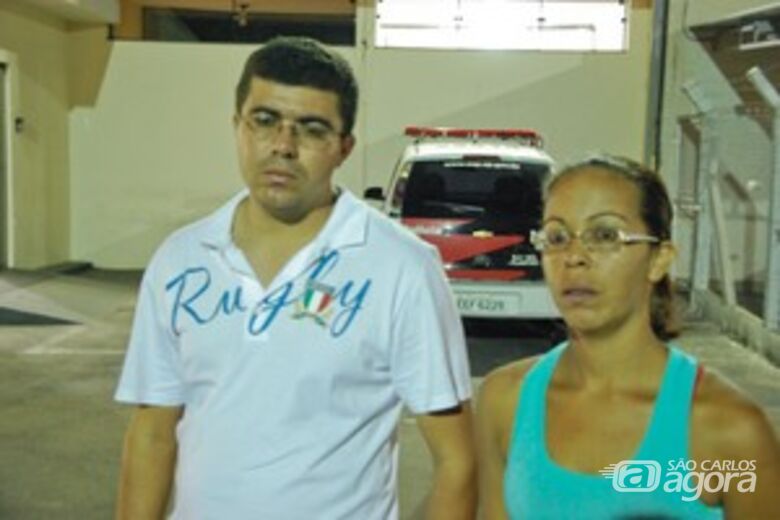 Familiares compareceram no plantão policial para registrar a ocorrência. (foto Vinicius Neo) - 