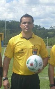 Roberto Pinelli apita estreia da Águia. -
