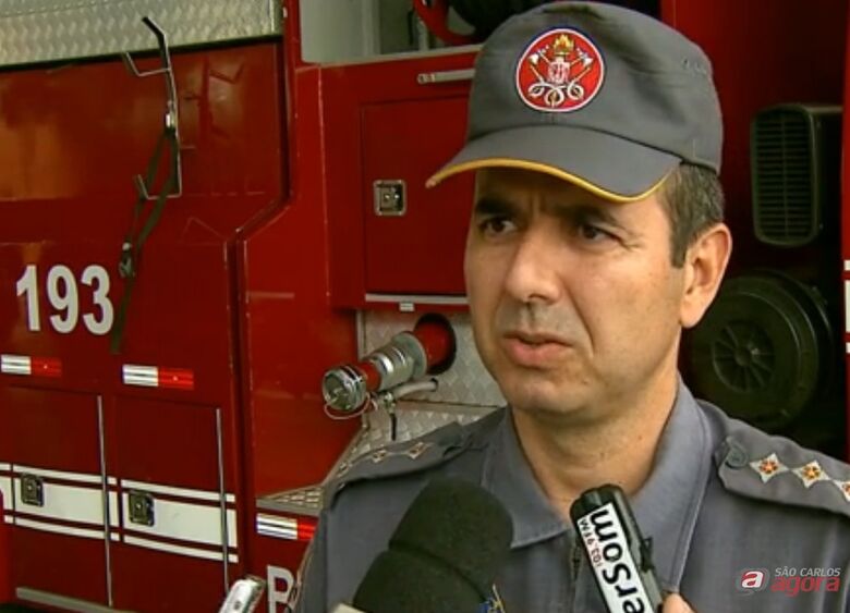 Comandante do Corpo de Bombeiros de São Carlos, capitão Silmar da Silva Sendin. -