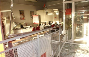 Bandidos explodiram mais um caixa eletrônico na região. (foto Gazeta de Américo). -