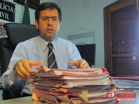 O delegado Mauricio Dotta foi responsável por investigar a venda do túmulo de três crianças, descoberta no inicio do ano. Após investigações, o delegado indiciou duas pessoas e concluiu o caso. -