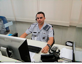 Policial militar do COPOM que ajudou a salvar a vida da criança. -