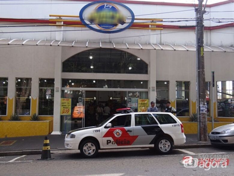 Supermercado é assaltado no Centro (Foto: Milton Rogério) - 