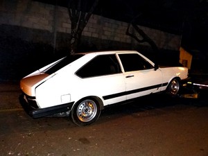 Menor é flagrado dirigindo um Passat pelo Fagá (Foto: Luciano Lopes) -