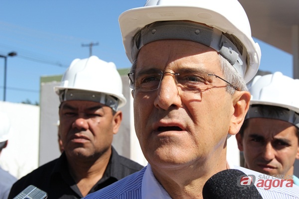 Prefeito Paulo Altomani anuncia Praça da Aviação. (Foto: Tiago da Mata / SCA) -