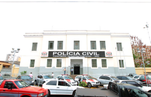 Presos estavam na Central de Flagrantes e seriam levados para o CDP (Foto: F.L.Piton / A Cidade). -