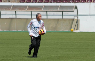 Técnico Tite durante treino na Arena da Fonte no sábado (Foto: Deivide Leme) -