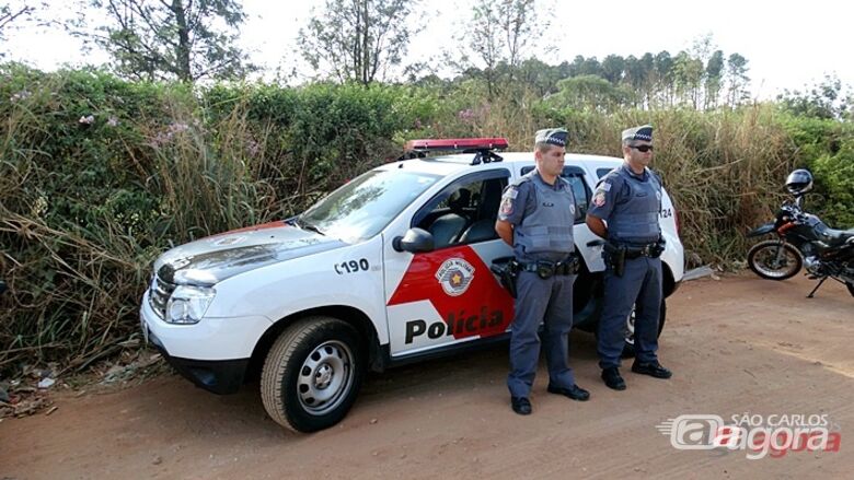 Policiais de São Carlos prestaram homenagem ao colega morto em confronto com bandidos. (Anderson Lúcio) -