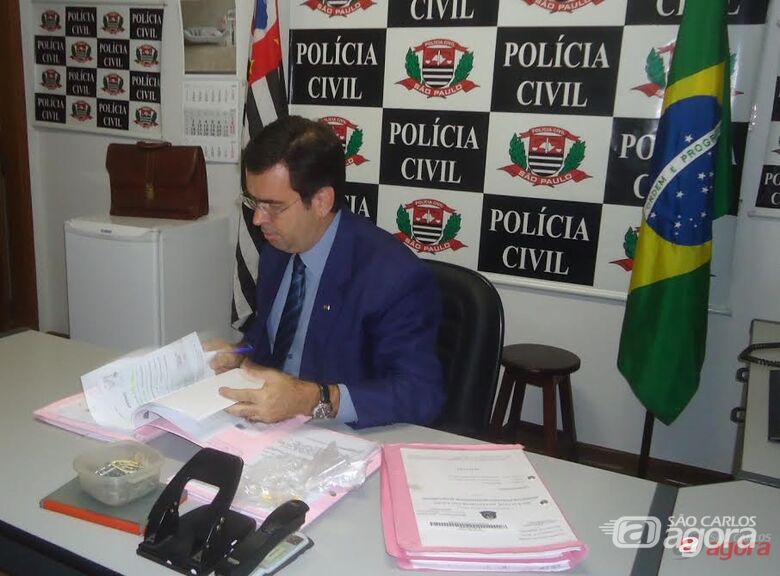 Delegado Dotta e Silva investigad o caso do falso médico. - 