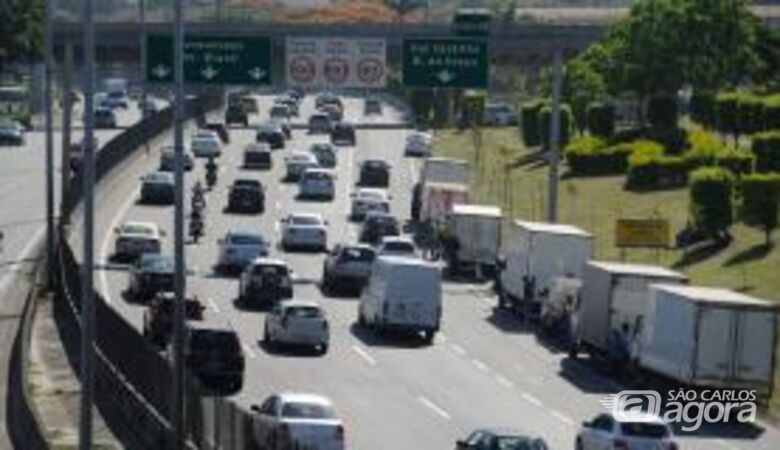Caminhoneiros terão que pagar pedágio em rodovias paulistas mesmo com isenção em vigor para quem transitar com eixo suspensoArquivo/Agência Brasil - 