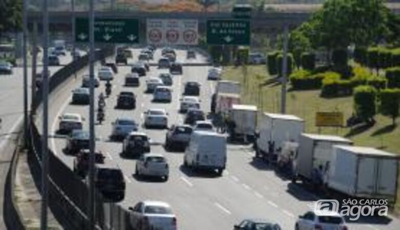 Caminhoneiros terão que pagar pedágio em rodovias paulistas mesmo com isenção em vigor para quem transitar com eixo suspensoArquivo/Agência Brasil -