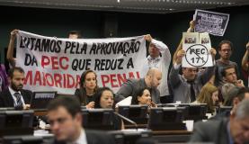 Manifestantes acompanham a votação da PEC da Maioridade na CCJMarcelo Camargo/Agência Brasil -