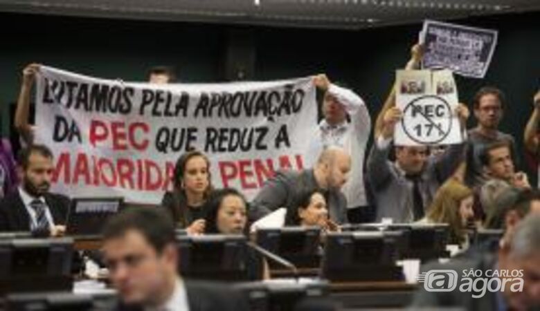 Manifestantes  acompanham  a votação  da  PEC  da Maioridade na CCJMarcelo Camargo/Agência Brasil - 