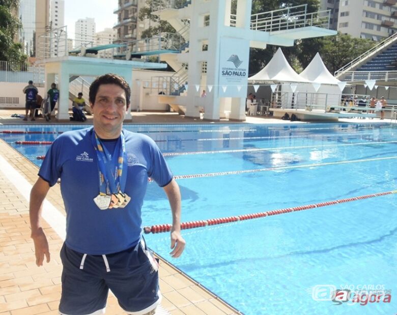 Nasser exibe as medalhas conquistadas na fase regional do Circuito Caixa Divulgação - 
