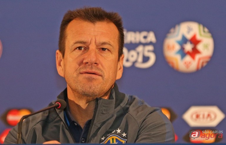 Dunga disse que não tem definido o time titular que colocará em campo para enfrentar a Venezuela. Foto: Rafael Ribeiro/CBF -