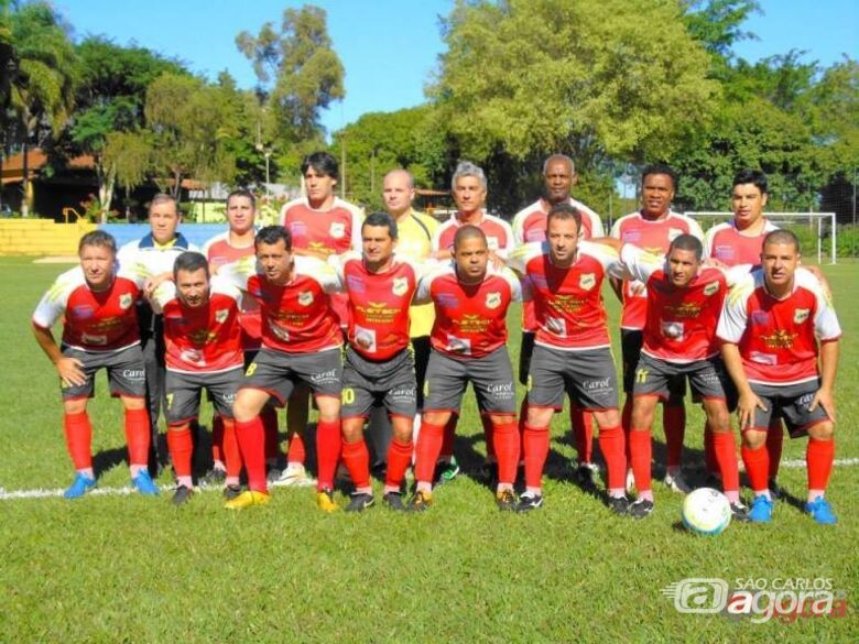 Os melhores: jogadores da Plestch comemoram a conquista do título do veterano. Foto: Divulgação - 