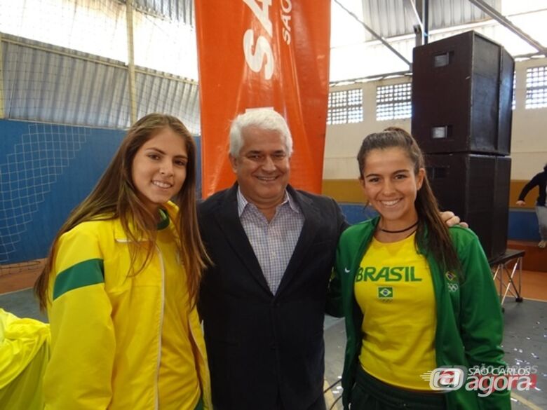 Marquinho e as triatletas de São Carlos, Ana Luiza de Sousa Mota e Luma Marucci Guillen - 