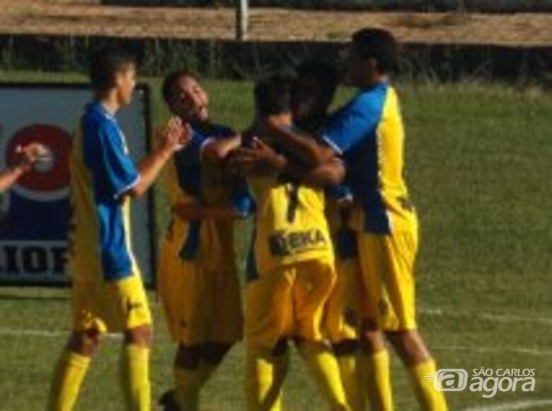 Jogadores da Águia comemoram gol. Equipes venceram pelo Paulista. Foto: Divulgação - 