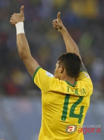 Thiago Silva comemorando gol contra a Venezuela em partida da Copa América. Reuters/Andres Stapff -