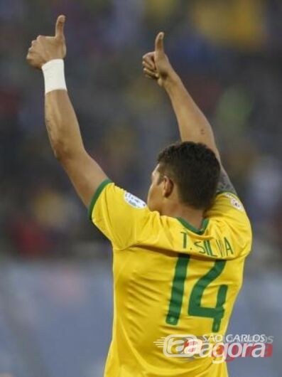 Thiago Silva comemorando gol contra a Venezuela em partida da Copa América. Reuters/Andres Stapff - 