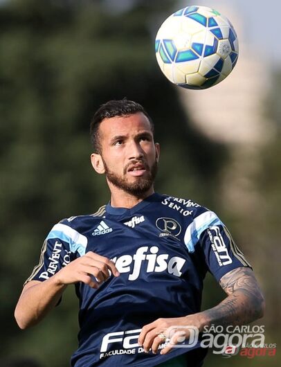 Leandro Pereira participou das atividades na equipe titular de Marcelo Oliveira. Cesar Greco/Agência Palmeiras/Divulgação -