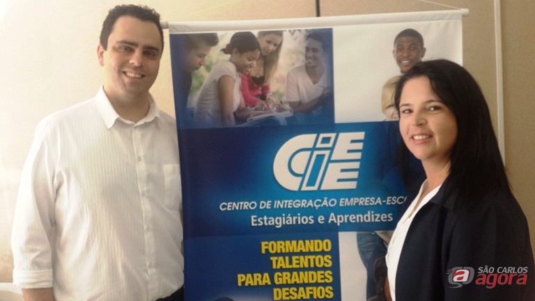 Alex e Vanessa são instrutores dos jovens e participam como voluntários na campanha Foto: Divulgação -