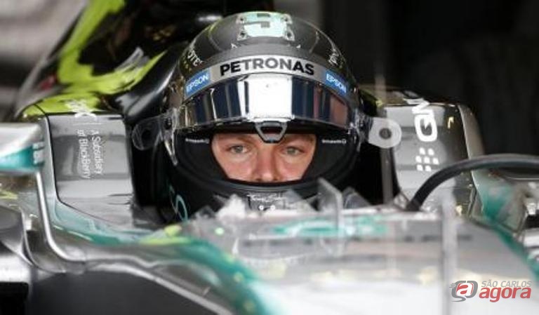 Piloto da Mercedes, o alemão Nico Rosberg, durante treino livre para o Grande Prêmio da Grã-Bretanha de Fórmula 1. Foto: Reuters/Andrew Yates -