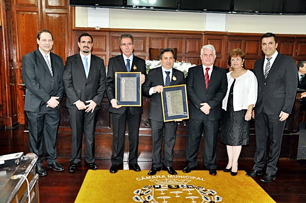 José Cardoso Balau e Caetano Bruno Neto, com os vereadores Marquinho Amaral, Laíde Simões, Walcinyr Bragatto, Julio César e Rodson Magno do Carmo -