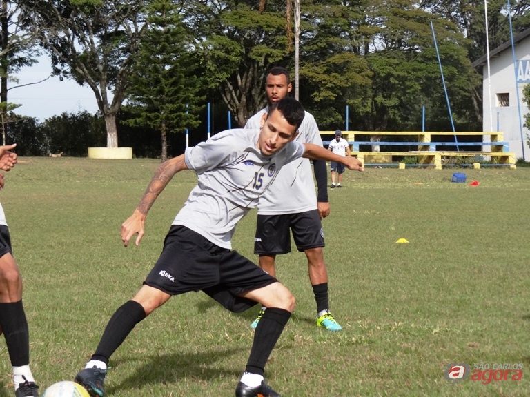 Vecchio em ação durante os treinos. Jogador quer atenção contra o lanterna. Foto: Marcos Escrivani -