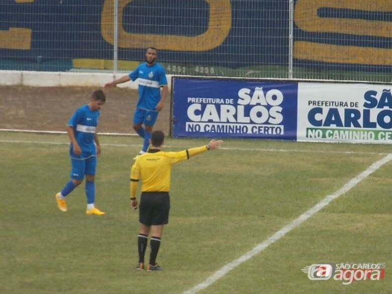 A partida terá transmissão ao vivo pelo site oficial do São Carlos Futebol Clube e no portal São Carlos Agora a partir das 9h50. Foto: Divulgação - 
