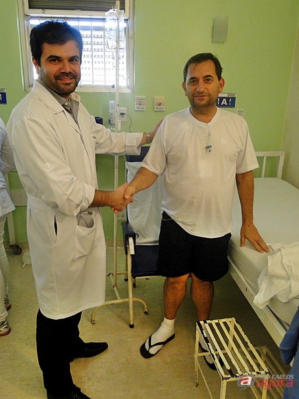 Vinícius e Fernando na semana seguinte a cirurgia cardíaca que tratou de um aneurisma da aorta torácica -